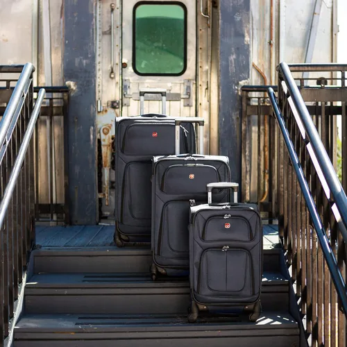 Vista 130 de SwissGear - Equipaje suave expandible Sion con ruedas, Negro