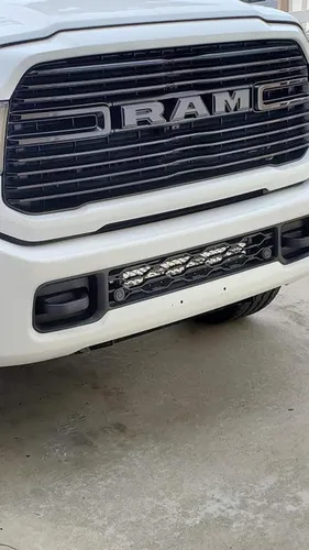 Vista 9 de iJDMTOY Barra de luz LED de 20 pulgadas para montaje en rejilla inferior compatible con Dodge RAM 2500 3500 2020 en adelante, incluye barra de luz