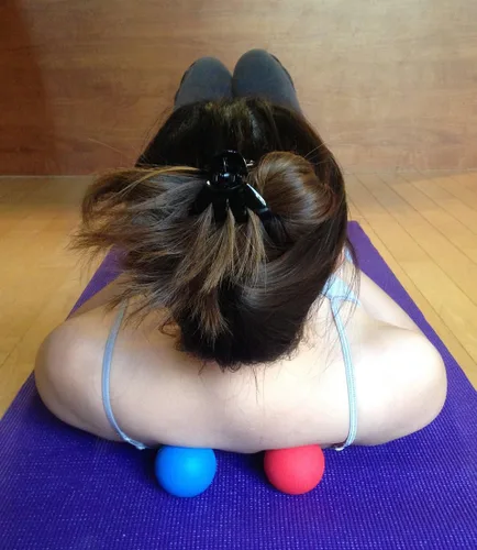 Vista 2 de Bolas de Lacrosse para masaje Kieba para la liberación miofacial. Terapia del punto disparador, nudos del músculo y terapia del yoga. Conjunto de 2