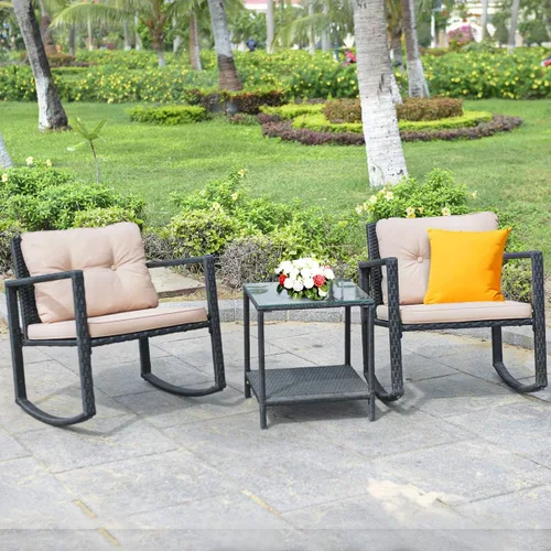 Vista 3 de Tangkula Juego de 3 mecedoras de mimbre para patio, mecedoras al aire libre y mesa con cojines, mesa de centro de cristal con estante