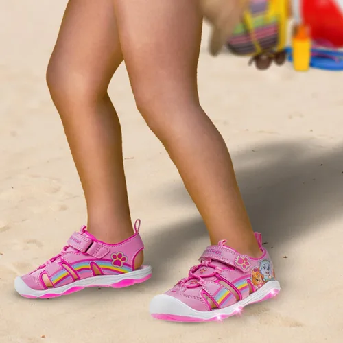 Vista 2 de Nickelodeon Zapatos iluminados de Paw Patrol para niñas, sandalias de verano, zapatos de agua para niños, Skye Everest, correa ajustable para playa