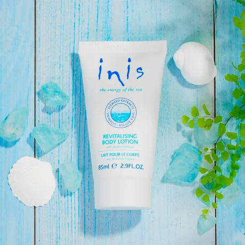 Vista 3 de Inis the Energy of the Sea Loción corporal revitalizante, loción de tamaño de viaje para mujeres y hombres, hidratante corporal con manteca