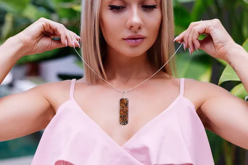 Vista 2 de Collar de piedra de turmalina negra con cristales curativos naturales y piedras para mujer, dije de buena suerte, regalo espiritual para él, joyería