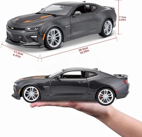 Vista 6 de Maisto 1:18 SE 2017 Chevrolet Camaro del 50.º aniversario (Gris metálico)