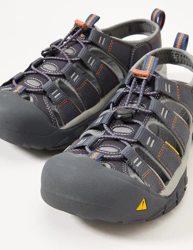 Vista 10 de KEEN Sandalias de agua Newport H2 con punta cerrada para hombre, Negro
