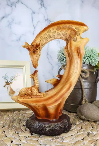 Vista 6 de Ebros Gift Wildlife Safari Jirafa Familia Madre Besando Becerro Escena Decorativa en Madera Sintética Resina Acabado Animal Decoración del Hogar