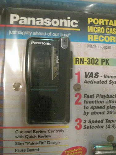 Vista 2 de Panasonic Grabadora de voz de microcasete RN-302 con 5 cintas de audio micro baterías y limpiador de cabeza