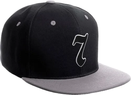 Vista 1110 de Daxton Gorra clásica con visera de billete plano con letras del alfabeto inglés antiguo de la A a la Z