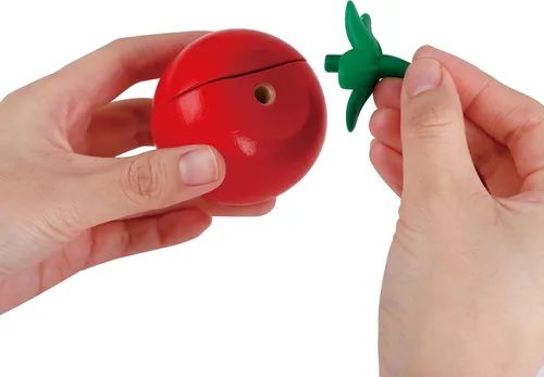 Vista 6 de Hape Juego de ensalada de madera saludable 39 piezas de juego de ensalada de simulación con utensilios e ingredientes para niños pequeños a partir
