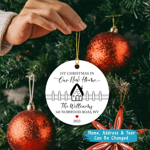 Vista 3 de Adorno de nuestra primera Navidad en nuestro nuevo hogar, regalos para casa nueva, adorno personalizado de Navidad para el nuevo hogar, regalos