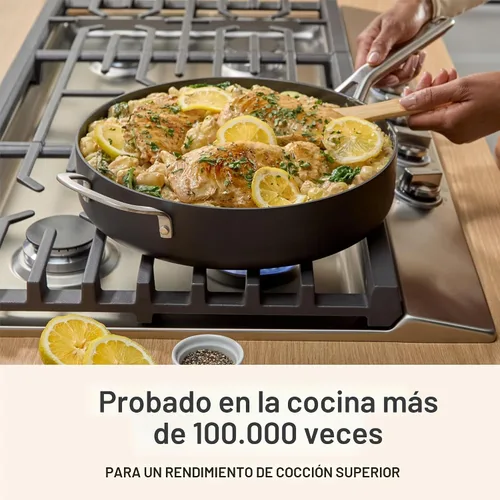 Vista 2 de Calphalon® - Sartén para saltear de 5 cuartos de galón, antiadherente y anodizada con tapa