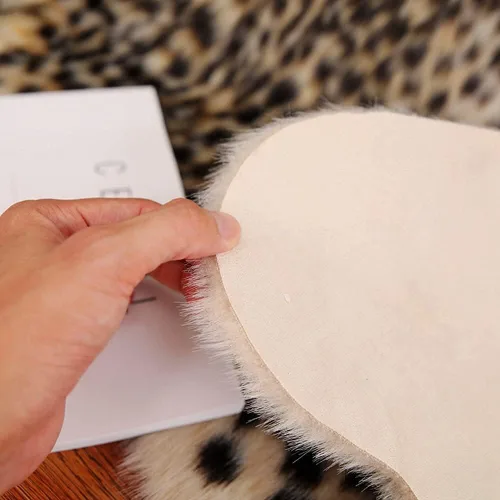 Vista 8 de Asuprui Alfombra de piel de vaca sintética con estampado de leopardo, alfombra de piel de vaca para habitación de niños, 35 pulgadas de ancho x 43