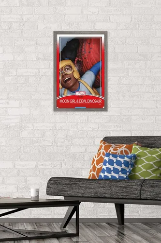 Vista 2 de Trends International Marvel Moon Girl & Devil Dinosaur - Póster de pared legado, 22.4 pulgadas de largo x 14.7 pulgadas, versión enmarcada en madera