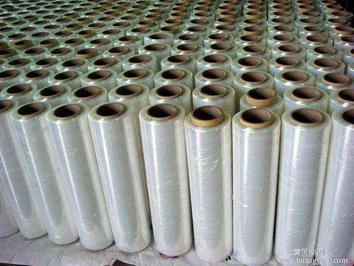 Vista 5 de Paquete de 4 envolturas elásticas transparentes de calibre 80 de 18 pulgadas x 1000 pies, resistencia industrial, 6.7 libras por rollo, 27.6 libras