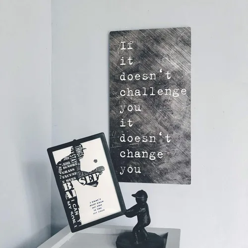 Vista 2 de NIKKY HOME Placa de pared de metal con frase en inglés "If It Doesn't Challenge You It Doesn't Change