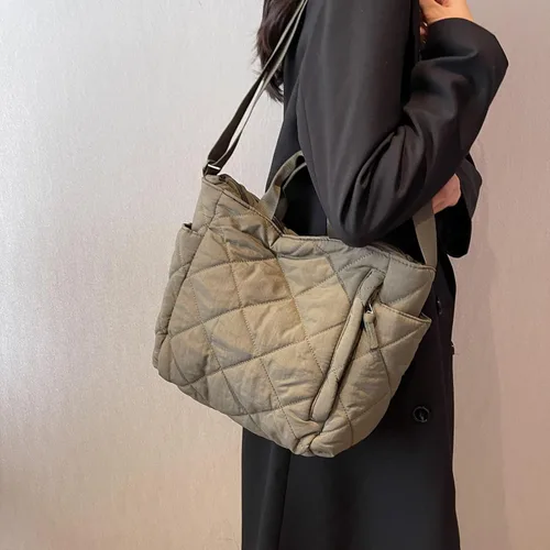 Vista 4 de Fozehlad Bolsa acolchada para mujer, bolsa acolchada para mujer, bolso de hombro para moda