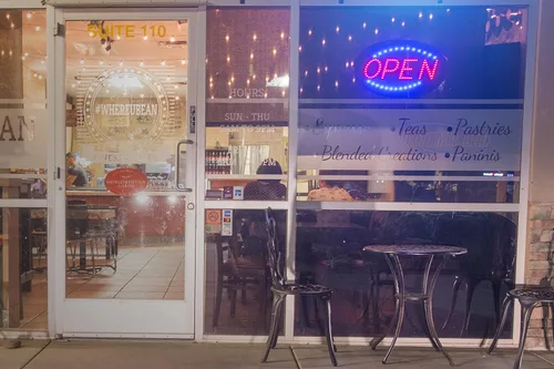 Vista 2 de Señal Abierta de Neón para Negocios: Letrero LED Ovalado con Modo Intermitente para Tiendas - Incluye Horario de Negocios y Señales de Abierto
