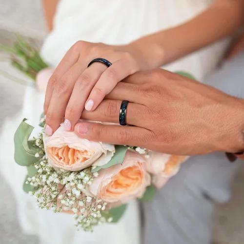 Vista 5 de TRUMIUM Anillos de boda de 0.157 in y 0.236 in para hombres y mujeres, carburo de tungsteno, ópalo galaxia e incrustaciones de chorro de arena