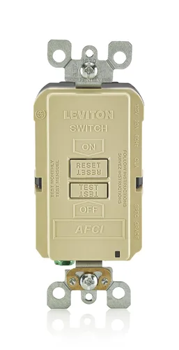 Vista 29 de Leviton SmartlockPro - Combinación GFCI de autocomprobación 15A con USB tipo A y tipo C en pared, cargador USB para teléfonos inteligentes y Blanco