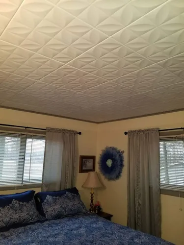 Vista 2 de À LA MAISON CEILINGS R103 Perceptions - Azulejo de techo de espuma (21.6 pies cuadrados/caja), paquete de 8, color blanco liso