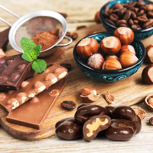 Vista 4 de It's Delish, bolsa a granel de 2 libras con cobertura de chocolate negro Nueces de chocolate y nueces a granel, chocolates, nueces dulces
