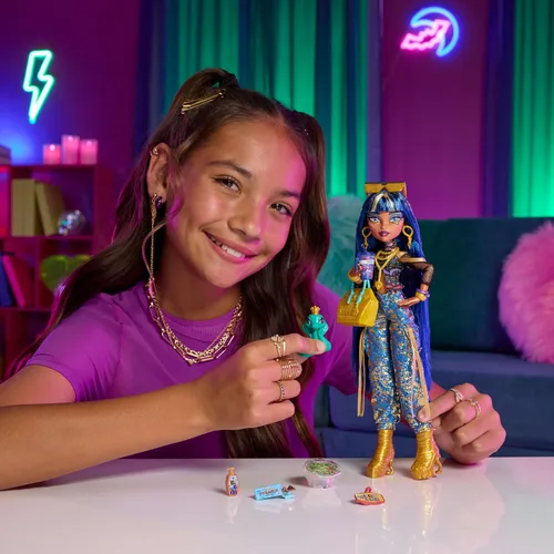 Vista 2 de Monster High Cleo De Nile Muñeca con Pet Cobra