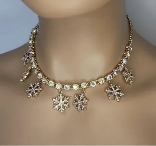 Vista 2 de Betsey Johnson Collar con colgante corto de ciervo