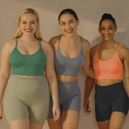 Vista 2 de Evercute Cross Back Sport Bras Padded Strappy Criss Cross Cropped Bras for Yoga Workout Fitness Low Impact