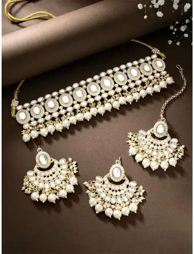 Vista 2 de Aheli Traditional Gold Plated Kundan Choker Necklace Chandbali Earring & Maang Tikka Ethnic Jewellery Set Gift for Women