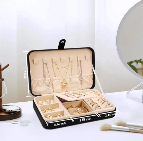 Vista 6 de CLUDEMAS Joyero organizador de viaje para mujeres y niñas pequeñas cajas de almacenamiento de joyas de piel sintética soporte portátil para joyas