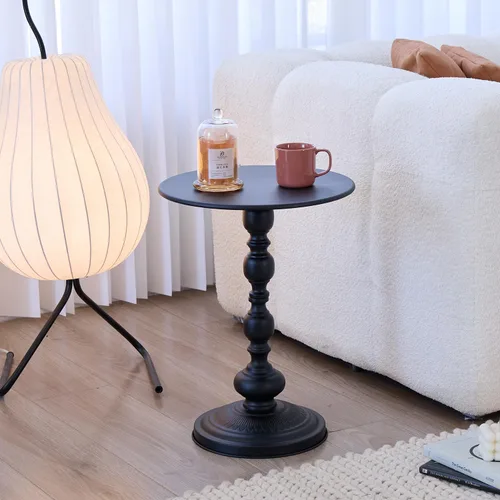 Vista 3 de Elegante mesa auxiliar redonda vintage con elegantes columnas romanas, construcción de metal resistente, perfecta para café, final, té o uso de ocio