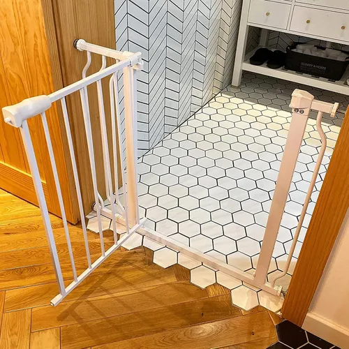 Vista 8 de BalanceFrom Easy Walk-Thru Baby Safety Gate, Fits 29.1" to 38.5" Openings