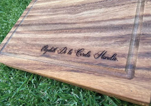 Vista 5 de Tierra de Fuego Tablero de madera de parota real hecho a mano, barbacoa personalizada/cortar/charcutería, placa de madera grabada Regular