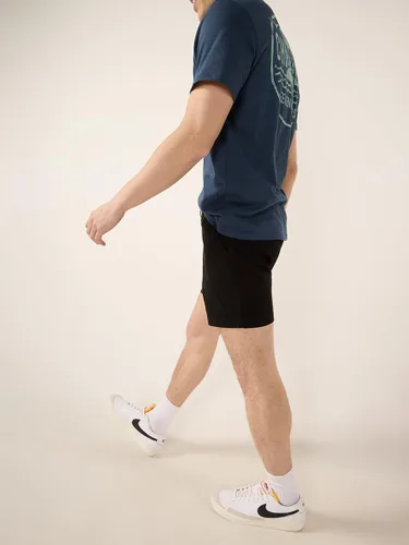 Vista 4 de Chubbies Pantalones cortos chinos para hombre de 5.5 pulgadas, pantalones cortos casuales con cintura elástica, bolsillos laterales y traseros