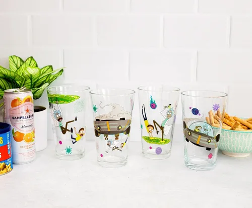 Vista 2 de Rick and Morty Vasos de pinta de 16 onzas, juego de 4 vasos de cerveza tradicionales para licor, bebidas