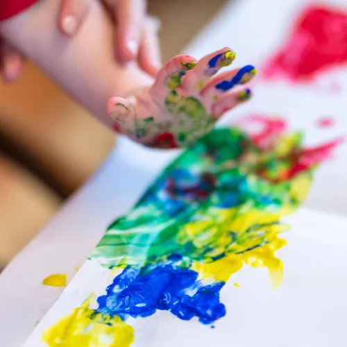 Vista 6 de Crayola Pinturas lavables para dedos (6 unidades), suministros de pintura para preescolares y niños pequeños, juego de pintura de dedos para niños