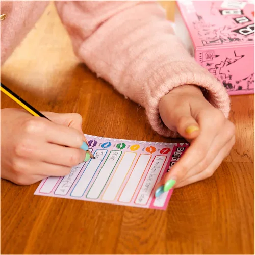 Vista 9 de Mean Girls Burn Book - Juego de cartas para fiesta, juego de mesa familiar basado en la película de comedia, para adultos y adolescentes a partir