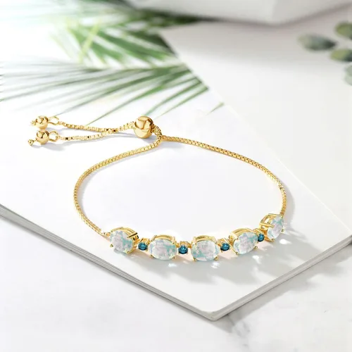 Vista 3 de Gem Stone King Pulsera de plata chapada en oro amarillo de 18 quilates con diamantes azules de ópalo de imitación ovalada de 5.26 quilates