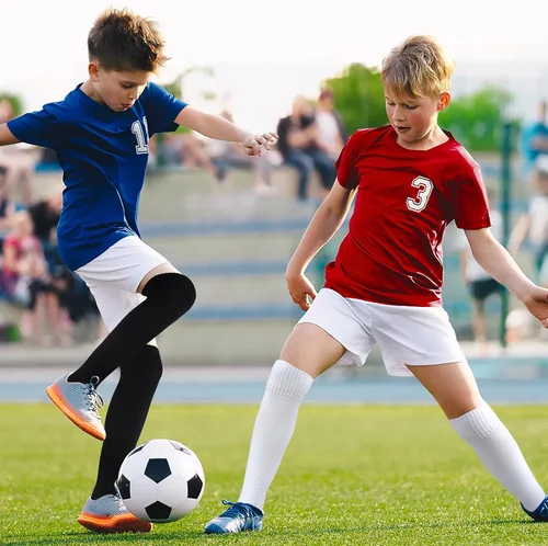 Vista 3 de GRPSKCOS Calcetines de fútbol blancos y negros, 2 pares, para deportes de equipo, atléticos, fútbol, béisbol, calcetines largos para jóvenes, niños