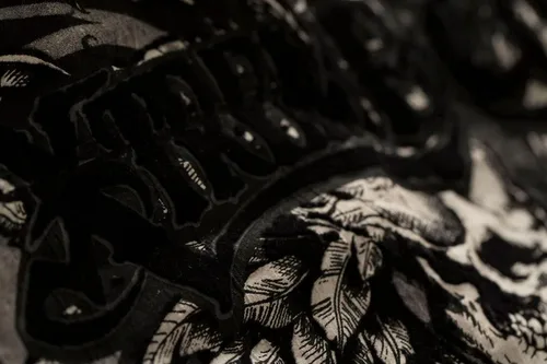 Vista 7 de Xtreme Couture Affliction - Camisa con botones para hombre, diseño de Kings Fall