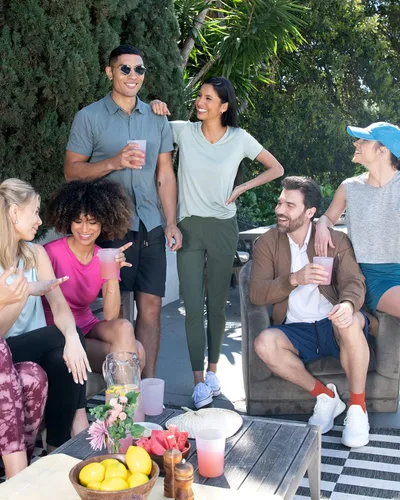 Vista 4 de Real Essentials Paquete de 3 pantalones deportivos con bolsillos para mujer, cintura alta, para entrenamiento, yoga, leggings atléticos cónicos