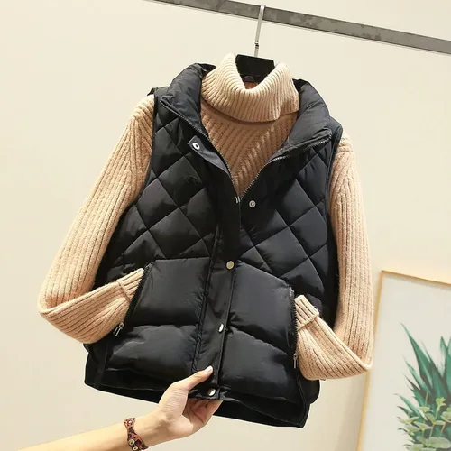 Vista 2 de SEAOPEN Chaleco acolchado para mujer, con cuello alto, ligero, acolchado, con cremallera, chaleco acolchado para invierno, sin mangas