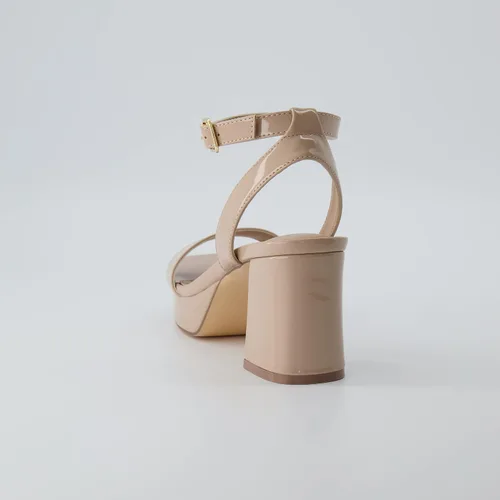 Vista 6 de CUSHIONAIRE Sandalia de vestir con plataforma Cherry para mujer + espuma viscoelástica y anchos disponibles