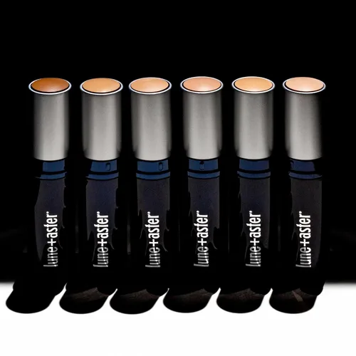 Vista 3 de Lune+Aster Barra de base Dawn to Dusk - Una barra de base en crema infundida con ingredientes buenos para ti que ofrece una cobertura duradera e