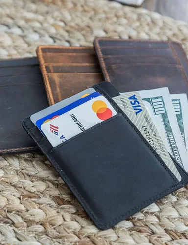 Vista 47 de Handcrafted Genuine Leather Wallets, Minimalist Cardholders, and Passport Covers, Handmade Gift