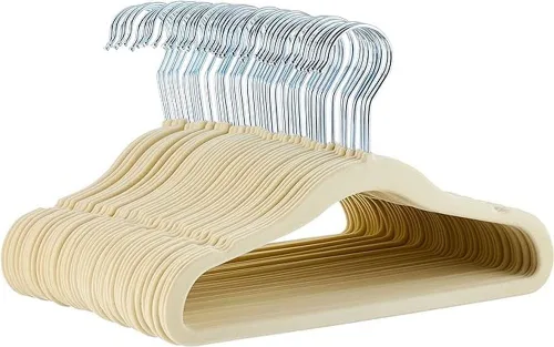 Vista 12 de Amazon Basics Perchas de terciopelo antideslizantes para niños que ahorran espacio con muescas para el hombro, construcción resistente para Beige