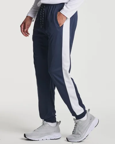 Vista 2 de Real Essentials Paquete de 3 pantalones deportivos de malla Tech para hombre con bolsillos (disponibles en tallas grandes y altas)