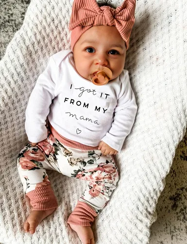 Vista 3 de WIQI Conjunto de 4 piezas de ropa para bebé recién nacida, conjunto floral de verano, ropa de bebé para niña