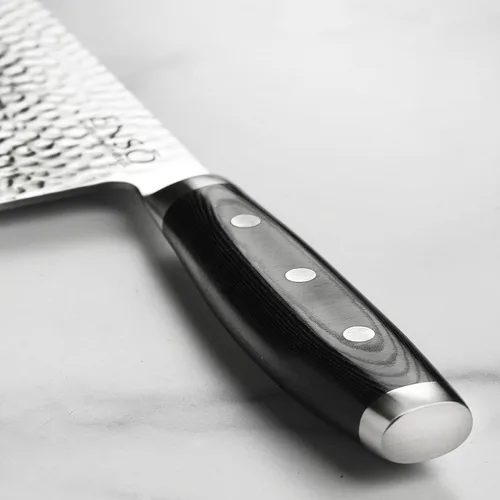 Vista 4 de Enso Cuchillo de chef chino de acero inoxidable de Damasco martillado VG10 de 7 pulgadas, fabricado en Japón