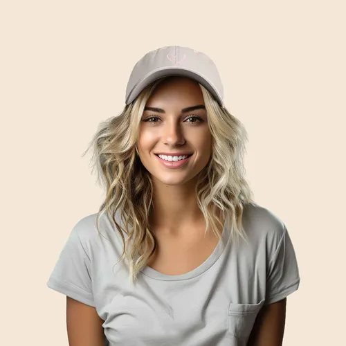 Vista 3 de Gorra de béisbol bordada para mujer con diseño de corazón dibujado a mano